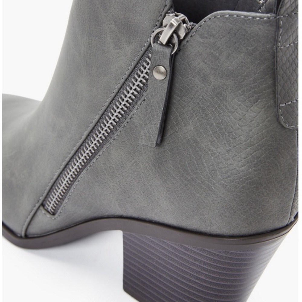 NWOT! JustFab Carlee Gray Booties in Size 10 Wide - Picture 4 of 9